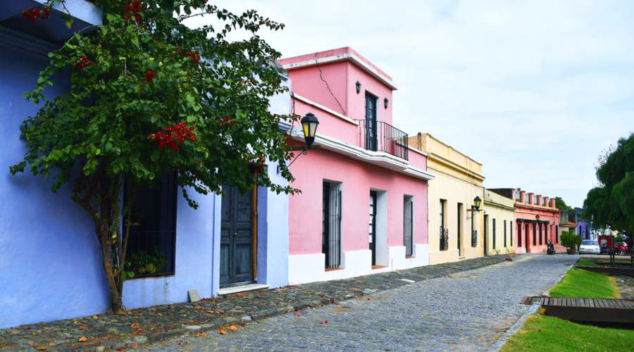 Ofrecemos una diversa selección de opciones de alquiler de coches en Colonia del Sacramento.